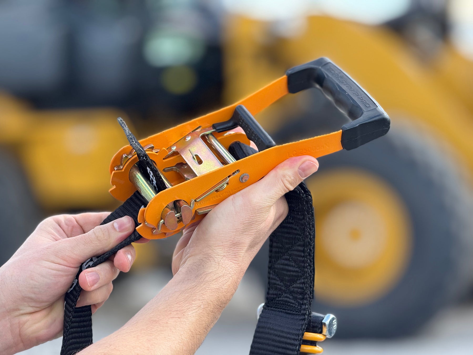 How Do You Use a Ratchet Strap? Thread, Tighten & Release
