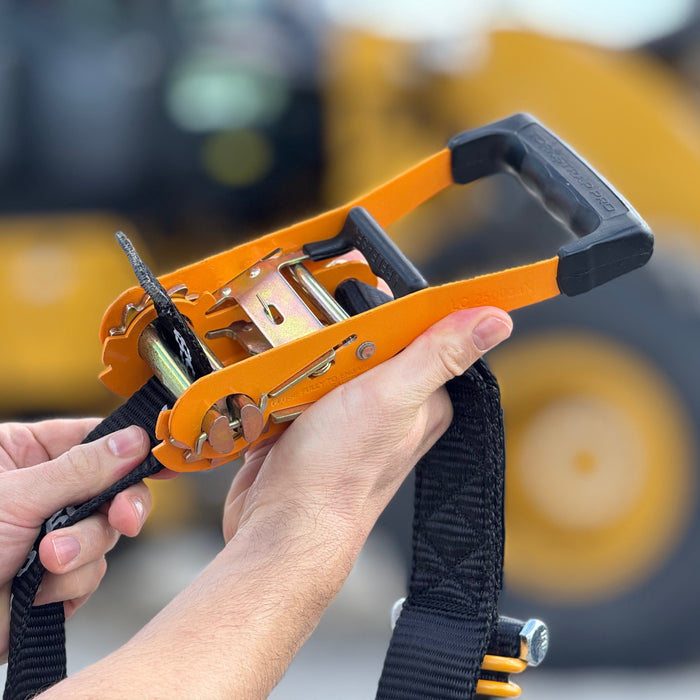 How Do You Use a Ratchet Strap? Thread, Tighten & Release