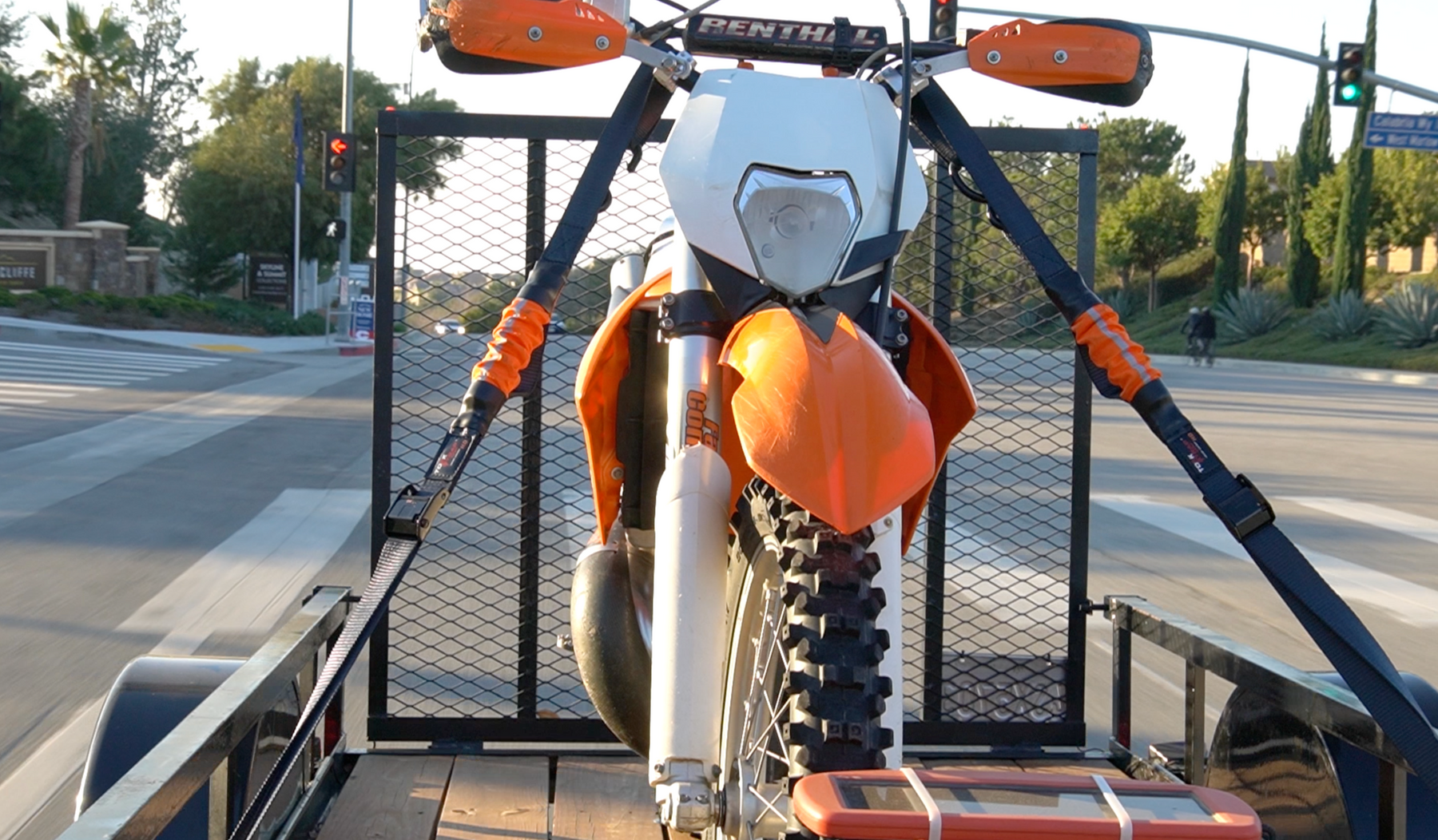 How Do You Choose Trailer Tie-Down Straps?